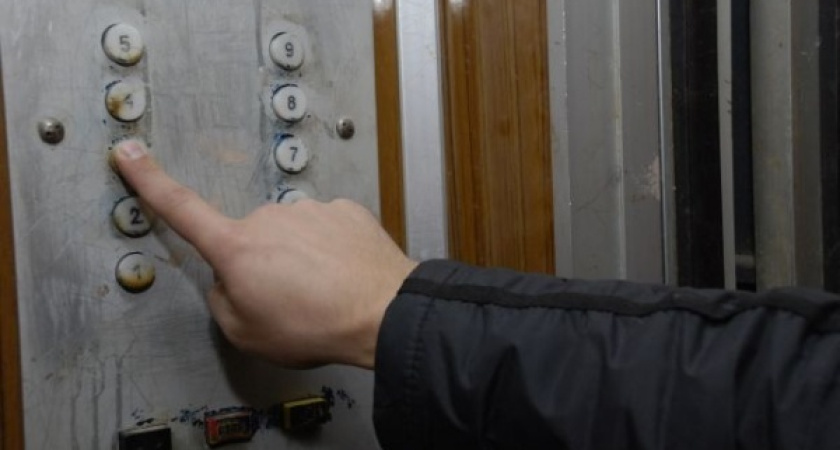 Воронежская УК объяснила, в чём трудности с ремонтом лифтов