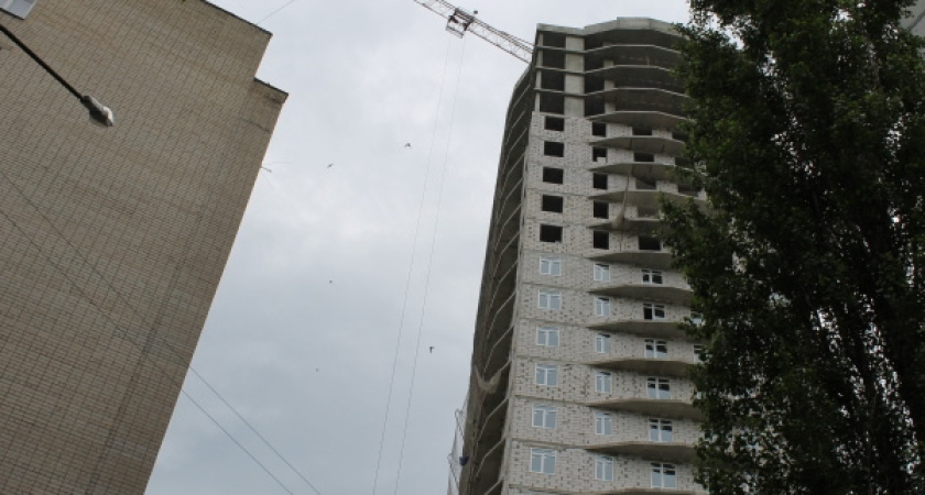 В воронежском переулке Славы бесславно разрушается девятиэтажный дом