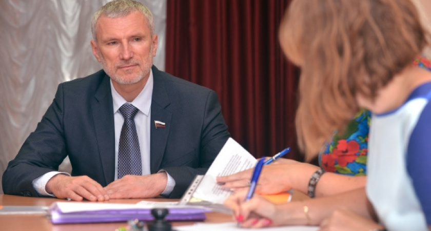 Воронежский депутат Госдумы Алексей Журавлев подал документы в избирком