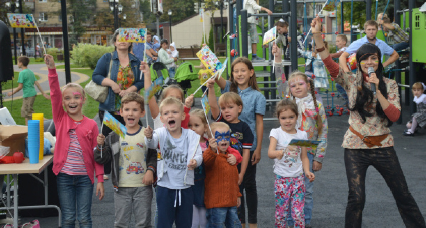 Воронежские строители подарили праздник детям микрорайона Придонской 