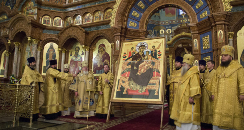 В Воронеж привезли икону Богородицы «Всецарица» 