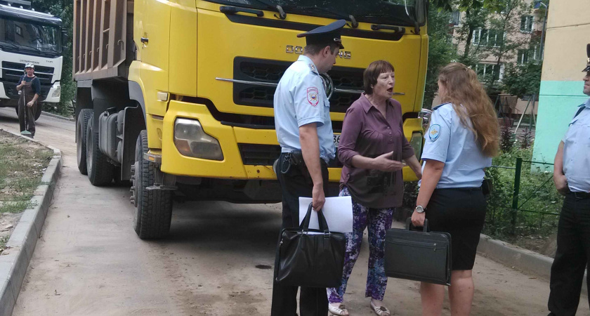 В Воронеже полиция разогнала пикетчиков, перегородивших дорогу бетоновозам