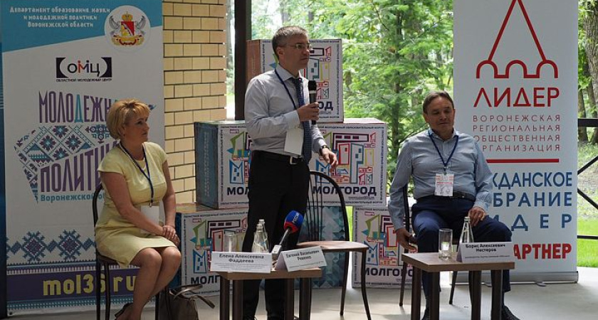 Евгений Ревенко  не оставляет попыток стать «своим для воронежцев»