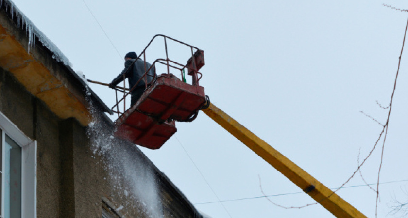 В Воронеже на голову девушки  упала сосулька 