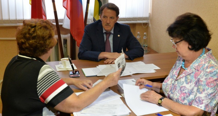 В помощи воронежского губернатора больше всего нуждаются пожилые и больные женщины