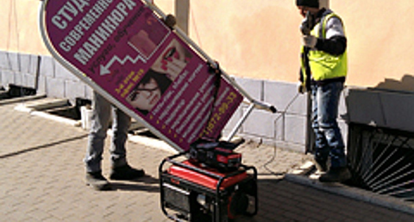 В Воронеже демонтировали более полусотни рекламных конструкций 