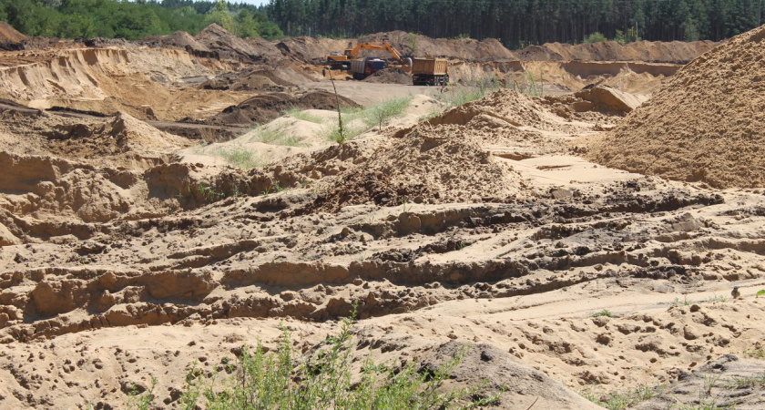 Село в Воронежской области «закапывают» в песчаный карьер