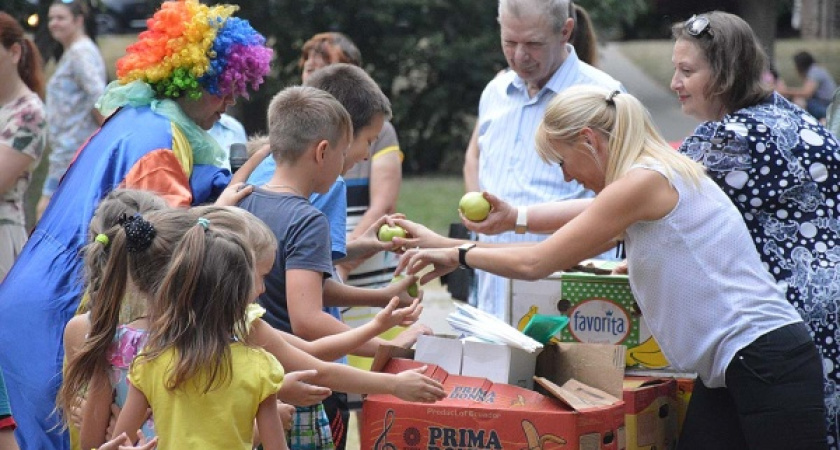 Воронежцы отметили Яблочный спас дворовыми гуляньями 