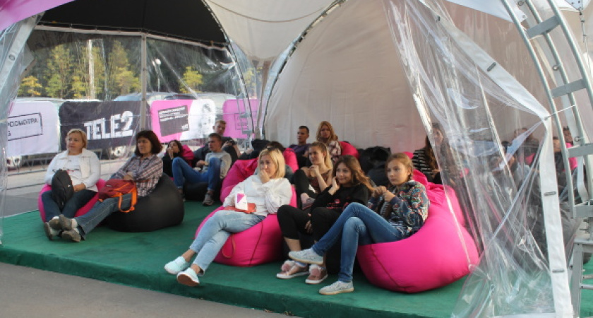 В Воронеже кинопоказы Tele2 под открытым небом продолжаются