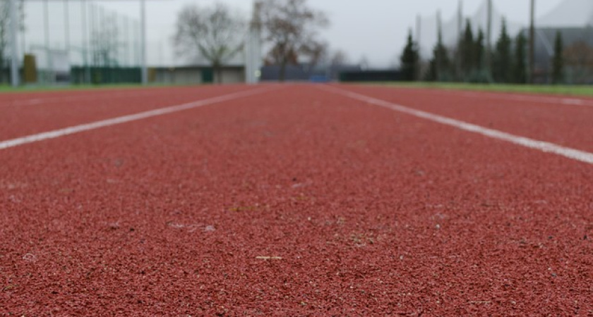 Беговые дорожки стадиона «Локомотив» устроит воронежская фирма