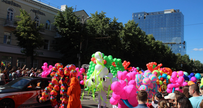 В Воронеже на костюмы для парада Платоновфеста потратят 1,3 млн рублей