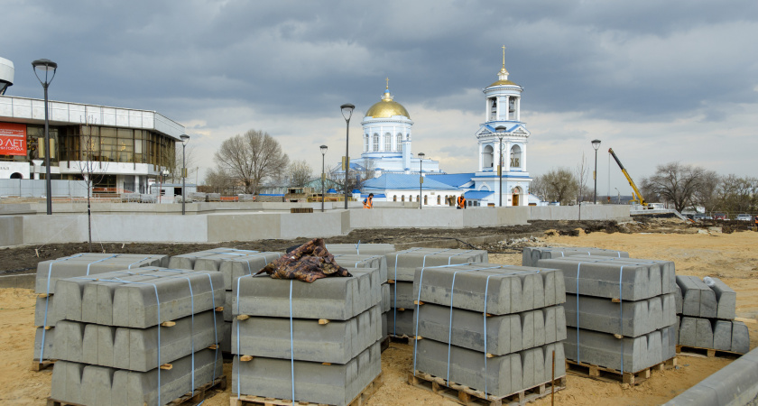 Мэр Воронежа поручил завершить реконструкцию Советской площади до 3 июня 