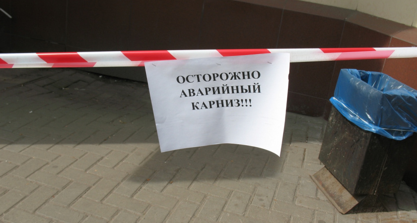 Разрушающемуся фасаду воронежского дома потребовалось вмешательство властей