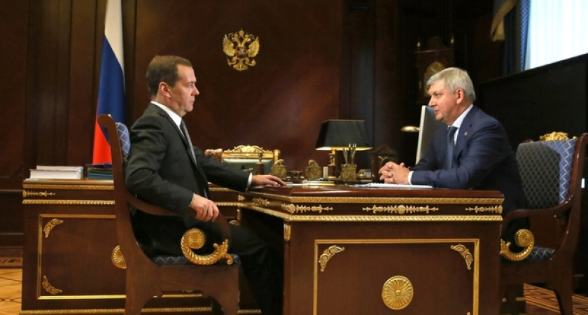 Дмитрий Медведев обсудил с главой Воронежской области помощь аграриям