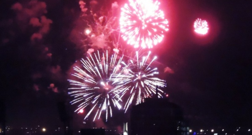 Воронежские власти направили 2,7 млн рублей на салют ко Дню города