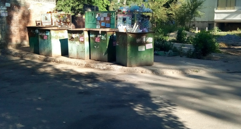 Воронежская УК расчистила контейнерную площадку на Остужева