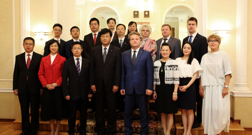 Мэр Вадим Кстенин пригласил китайских партнеров в воронежскую ОЭЗ