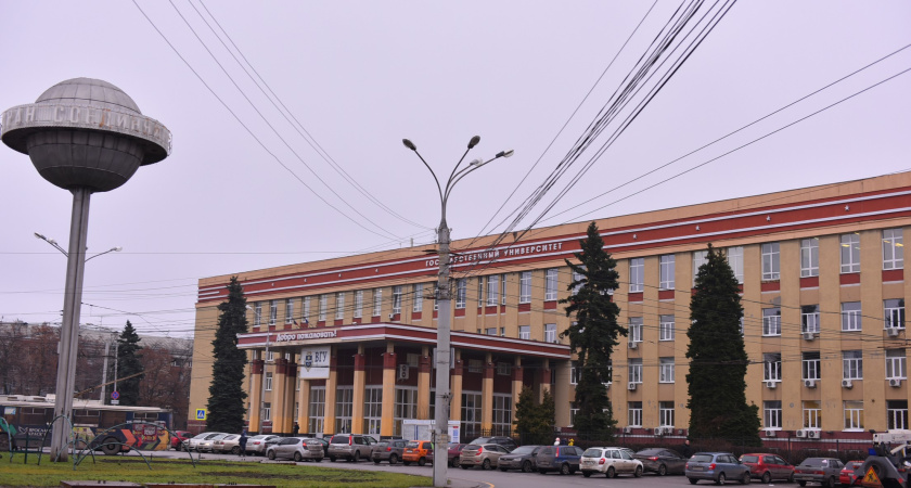 Руководство Воронежского госуниверситета распиарило юбилейный салют без учета мнения МЧС 