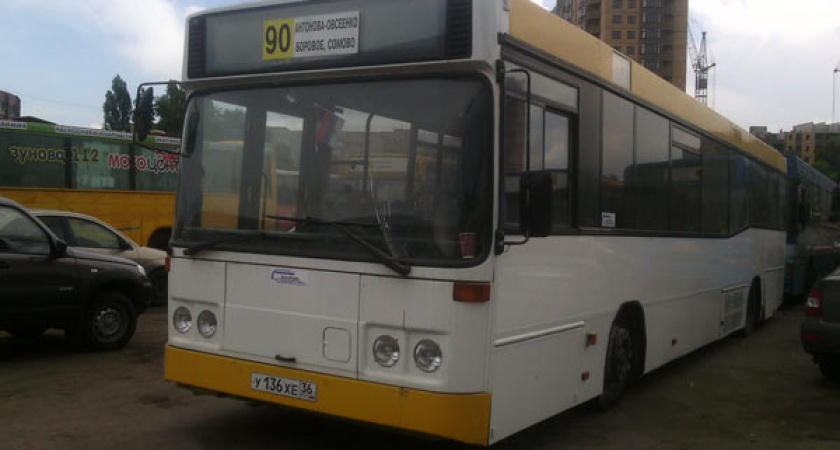 Воронежский губернатор выкроит денег на городские автобусы из федерального транша