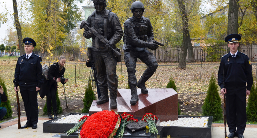 В Воронеже открыли мемориал бойцам спецназа
