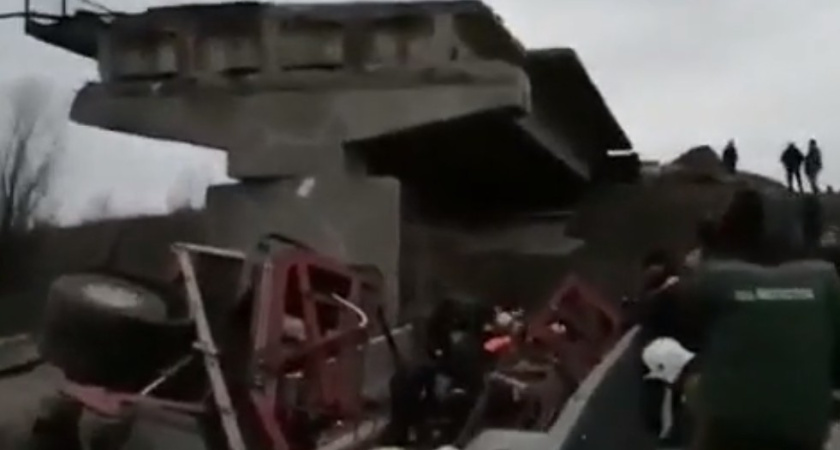 Следком возбудил дело по факту обрушения моста в Воронежской области