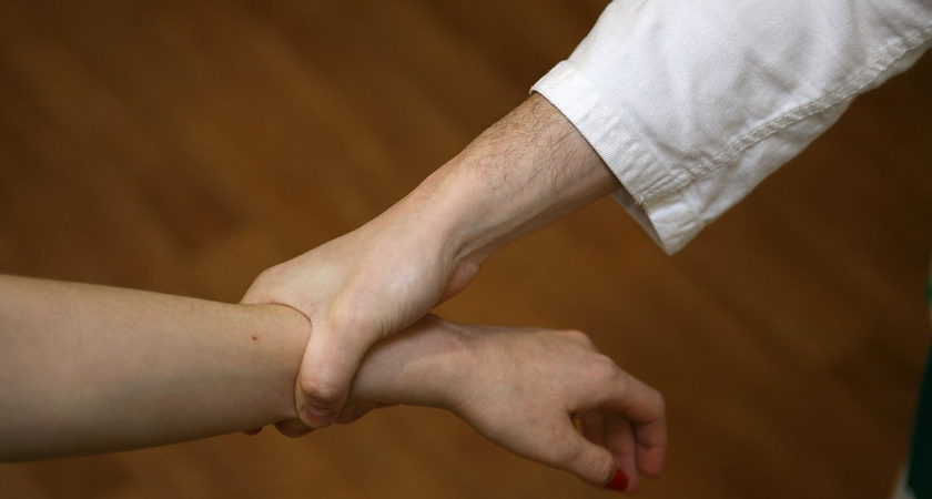 История с избившим москвичку таксистом из Воронежа вылилась в уголовное дело 