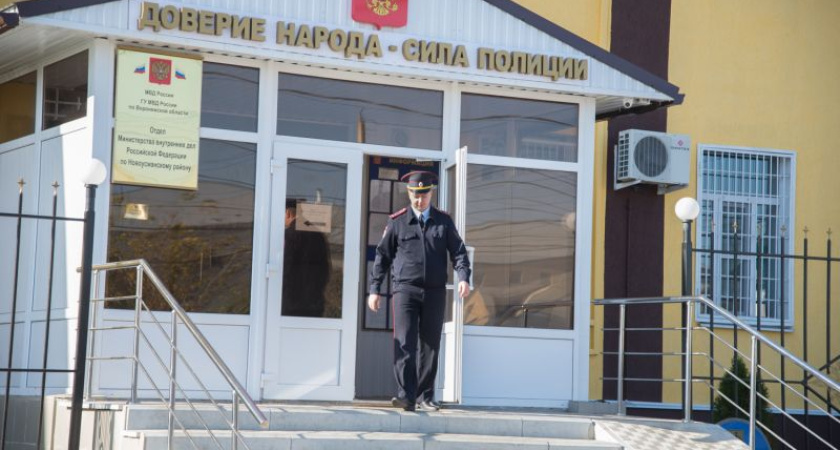 Следователи заподозрили главу ОМВД под Воронежем в принуждении директора фирмы оплатить ворота для отдела