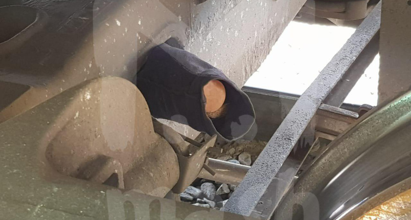 В Воронежской области под поездом обнаружили похожий на взрывчатку предмет 
