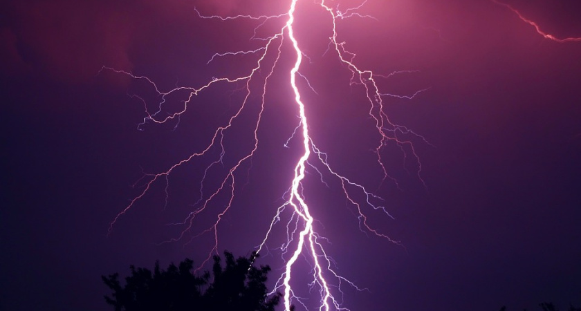 В Воронеже УК «Городок» восстановила электроснабжение многоквартирного дома после урагана