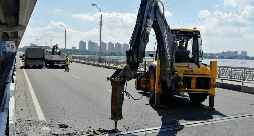 В Воронеже начался ремонт разбитых швов Северного моста