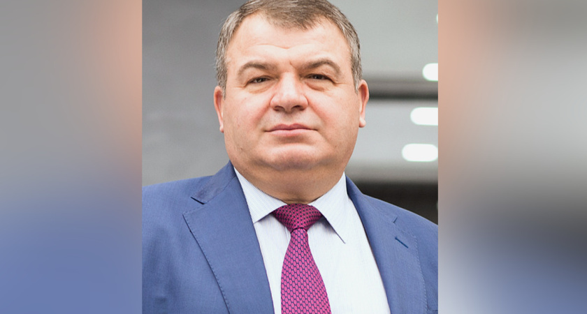 Амнистированный экс-министр Анатолий Сердюков приехал с визитом на Воронежский авиазавод 