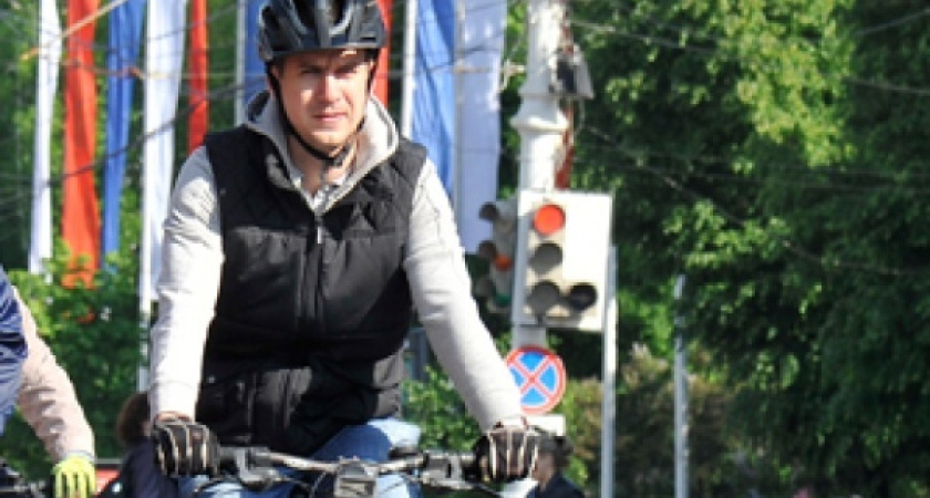 Руководитель воронежского АИР Алексей Антиликаторов объявил конкурс на 11 млн рублей под конкретную фирму