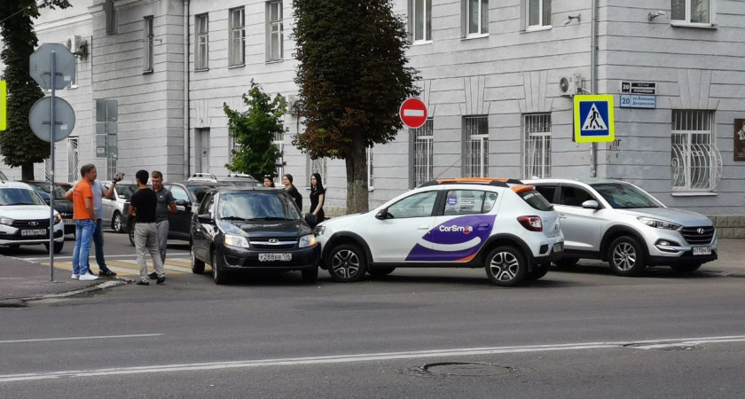 В Воронеже количество штрафов клиентов каршеринга CarSmile превысило питерские показатели