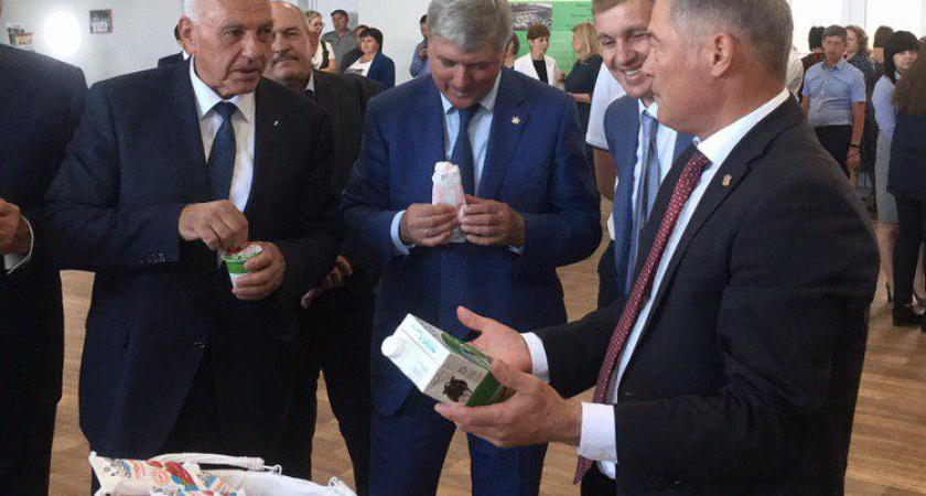 Воронежский губернатор опробовал тренд президента с мороженым 