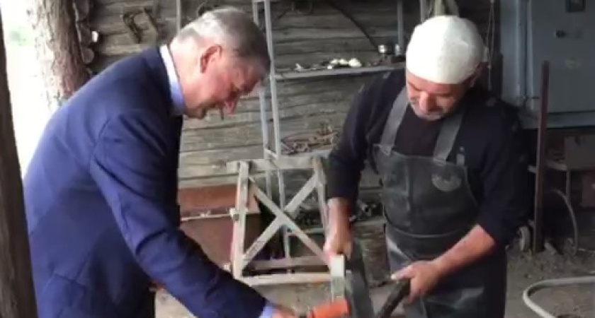 Воронежский губернатор Александр Гусев взялся за молот 