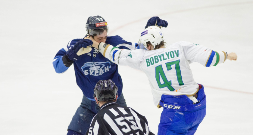 Массовая драка предопределила исход встречи воронежского «Бурана» и нефтекамского «Тороса»