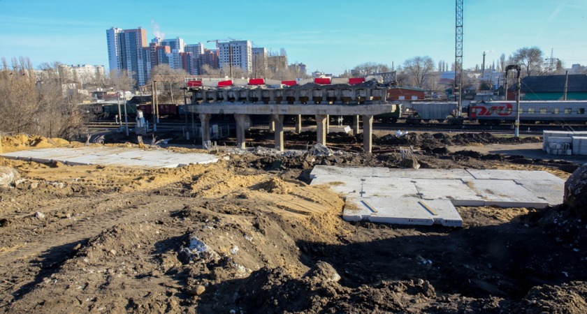 В Воронеже на виадуке на 9 Января начался перенос ЛЭП 