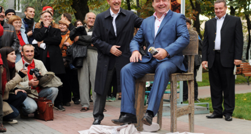 В Воронеже ищут подрядчика для ухода за сквером у облправительства 