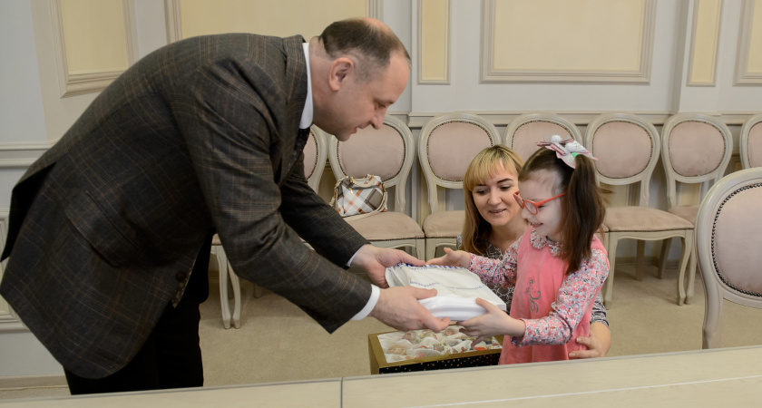 Вслед за шефом замы воронежского губернатора исполнили желания детей