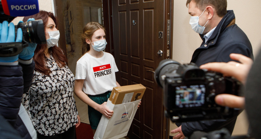 В акции #ПомогиУчитьсяДома поучаствовал спикер Воронежской облдумы 