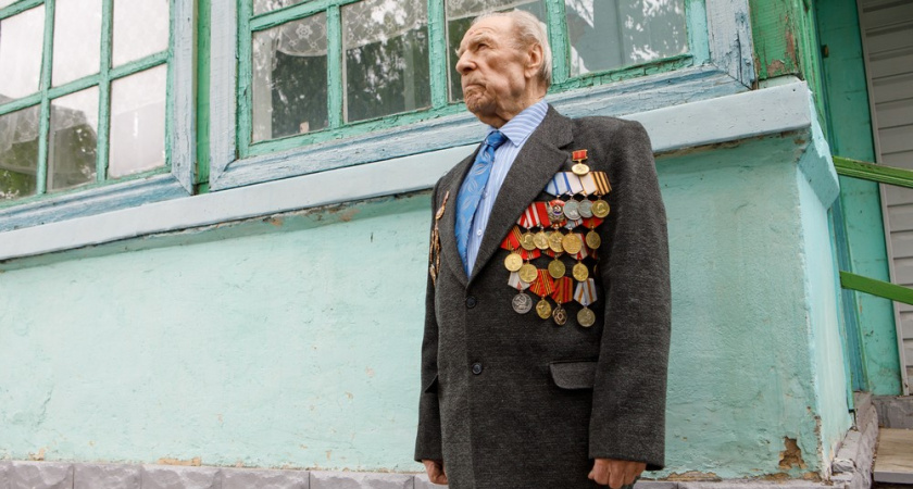 Владимир Нетесов в преддверии Дня Победы поздравил воронежского ветерана