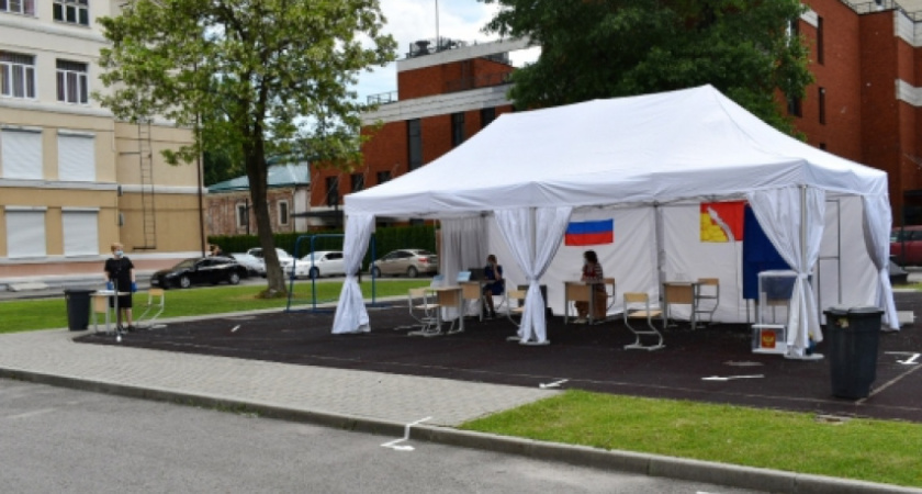 В Воронеже открылись участки для голосования по Конституции