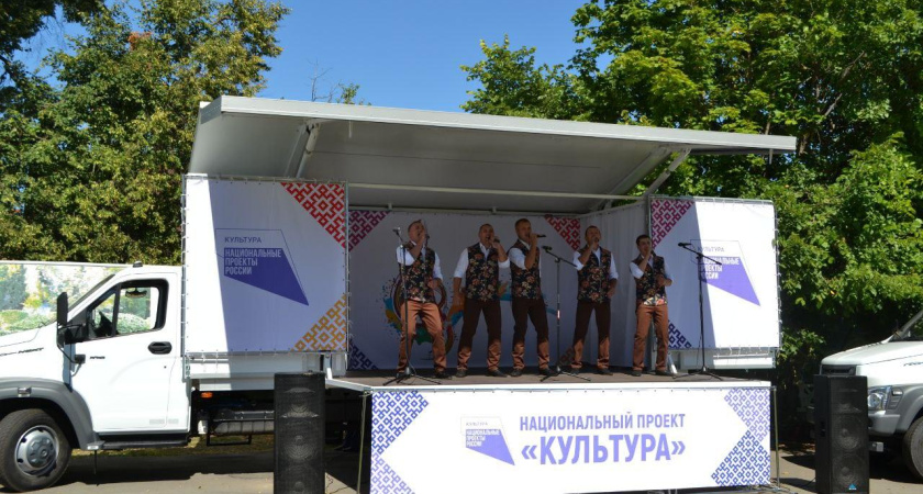 В Воронежскую область завезли семь культурных автоклубов