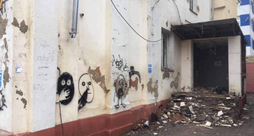 Власти Воронежа назвали поджог причиной пожара в полуразрушенном Доме Клочковых