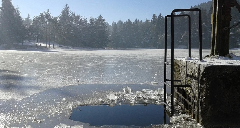РПЦ и МЧС предостерегли воронежцев от крещенских купаний 