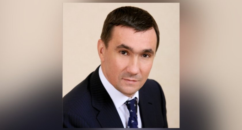 Превращают в трибуна!