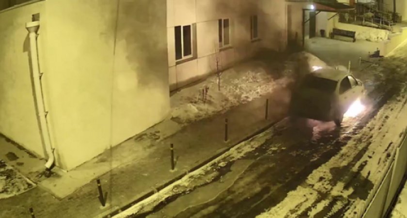 Воронежская УК предлагает 100 тыс. рублей за информацию о поджоге авто