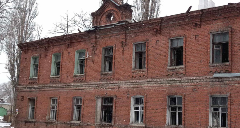 Собственники полуразрушенного дома в Воронеже увидели грабительские счета за ЖКХ
