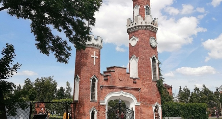 Воронежская фирма подготовит проект сохранения ворот с башнями у дворца Ольденбургских 