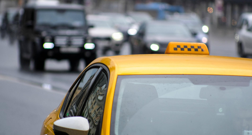 Пандемия заставила воронежцев чаще ездить на такси